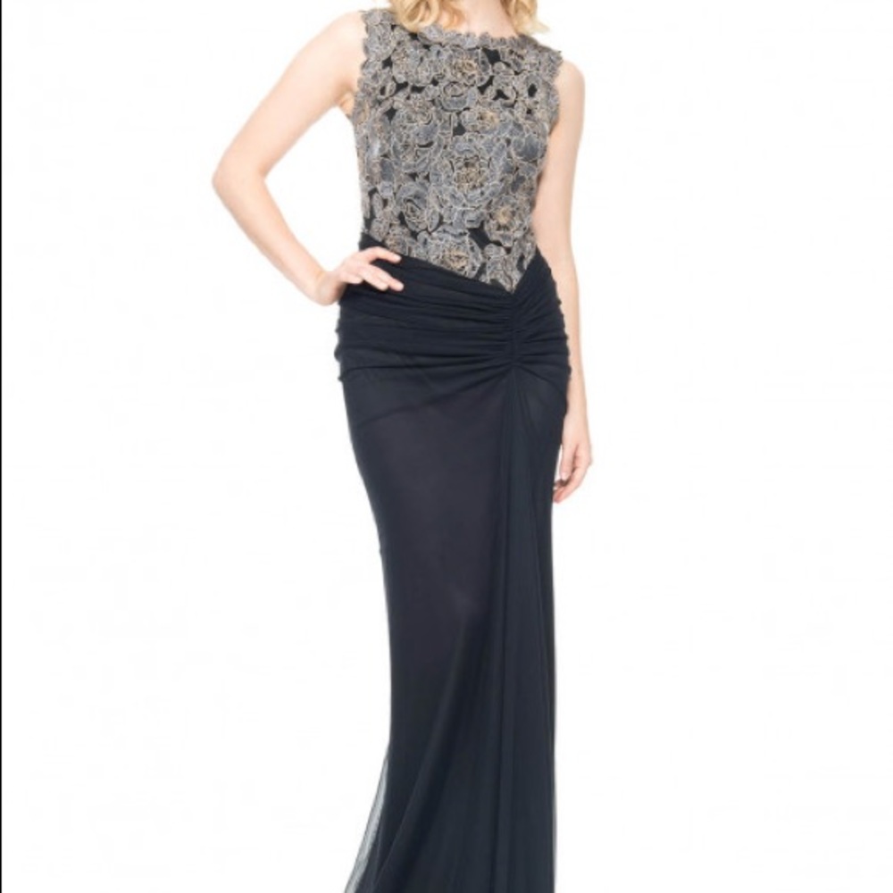Tadashi Shoji Women’s Iora Gown 12